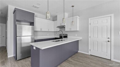 16 Acacia St in Alamo, TX - Building Photo - Building Photo