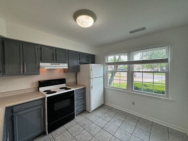 4761 Old Hickory Rd in Virginia Beach, VA - Building Photo - Building Photo