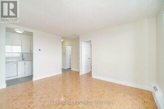 666 Spadina Ave. in Toronto, ON - Building Photo - Building Photo