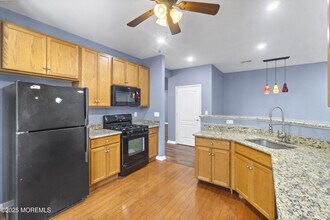 41 Azalea Dr in Old Bridge, NJ - Building Photo - Building Photo