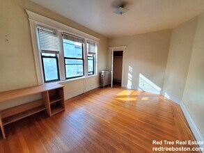 1688 Beacon St, Unit 23 in Brookline, MA - Foto de edificio - Building Photo