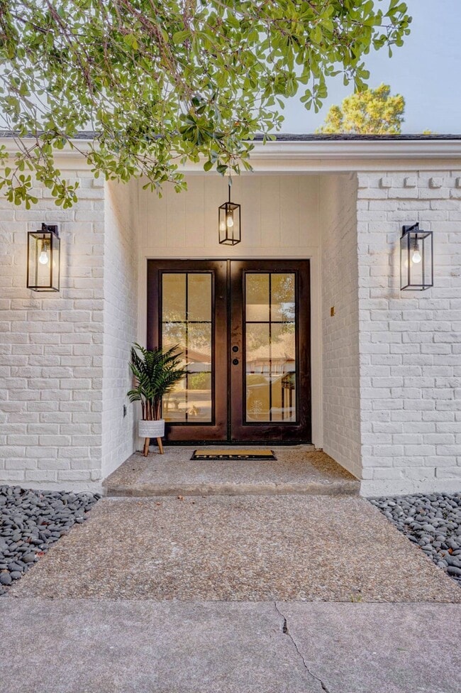 10303 Chevy Chase Dr