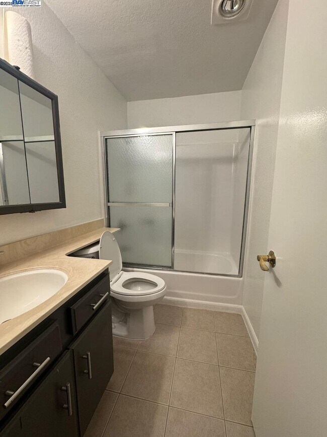 205 Ladera Plaza in Union City, CA - Building Photo - Building Photo