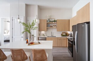 Aventon Victory in Savannah, GA - Building Photo