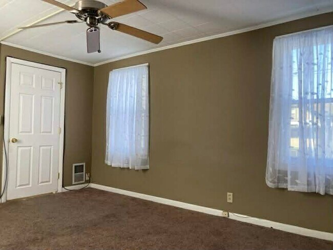 51 Pleasant St in Bristol, CT - Foto de edificio - Building Photo