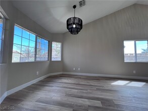 8745 Point Kathy Cir in Las Vegas, NV - Foto de edificio - Building Photo