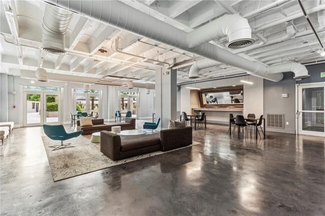 property at 805 Peachtree St NE