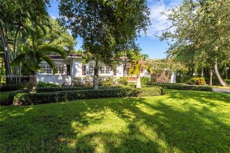 4200 Anderson Rd in Coral Gables, FL - Foto de edificio - Building Photo