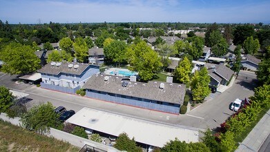 Peach Brook Apartments in Fresno, CA - Foto de edificio - Building Photo