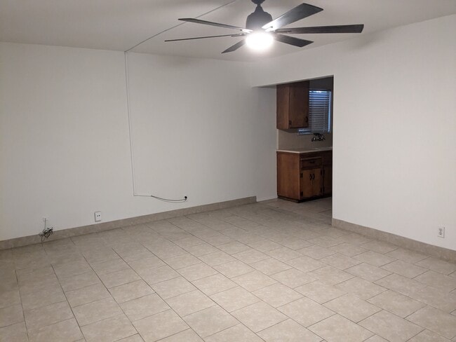 418 Real Rd, Unit 418 in Bakersfield, CA - Foto de edificio - Building Photo