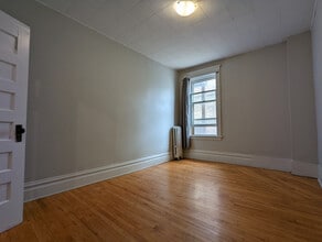 Moxam Court Apartments in Winnipeg, MB - Building Photo - Building Photo