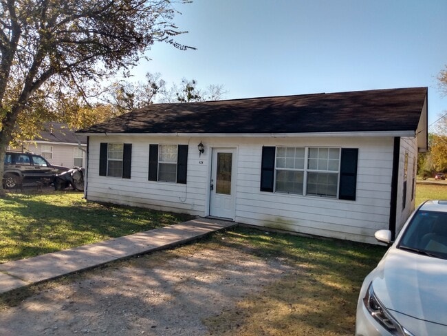 424 Dixon St in Terrell, TX - Building Photo - Building Photo