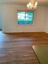 823 N Meyer St in Sealy, TX - Building Photo - Building Photo