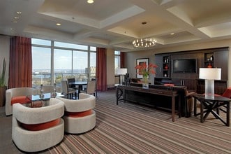 Parc Rosslyn Apartments in Arlington, VA - Foto de edificio - Building Photo