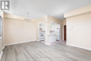 34 Walmer Rd in Toronto, ON - Building Photo