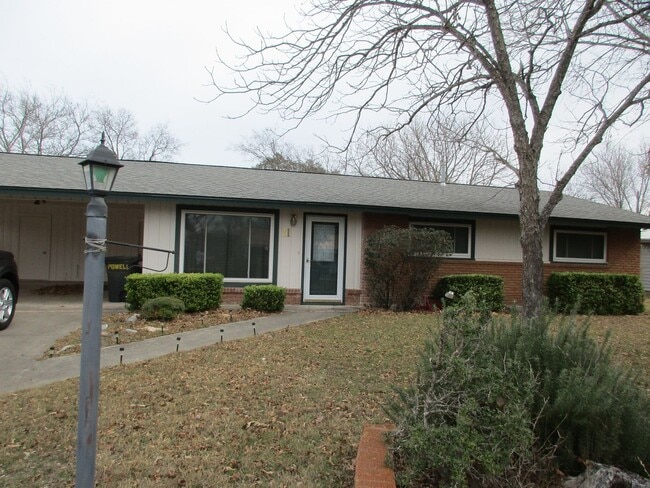 11 Powell Dr in Lampasas, TX - Building Photo - Building Photo