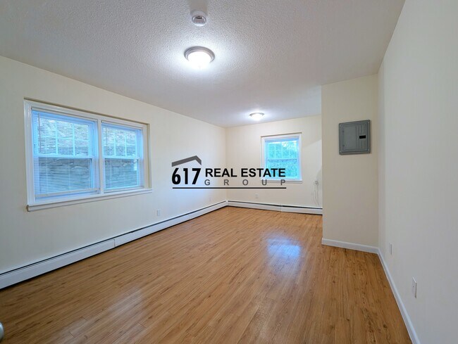 2018 Commonwealth Ave, Unit 04 in Boston, MA - Foto de edificio - Building Photo