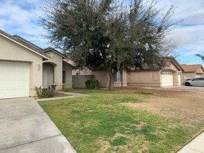 2902 Tar Springs Ave in Bakersfield, CA - Building Photo - Building Photo
