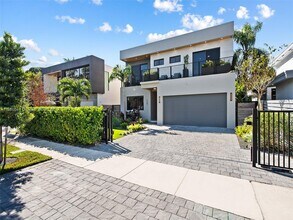 739 NE 17th Way in Fort Lauderdale, FL - Building Photo - Building Photo