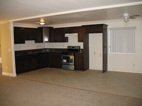 7216 10th Ave in Los Angeles, CA - Foto de edificio - Building Photo