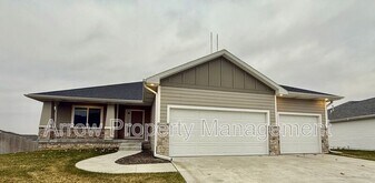 7810 Patrick Ave in Lincoln, NE - Building Photo