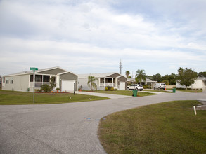 Vizcaya Lakes in Port Charlotte, FL - Foto de edificio - Building Photo