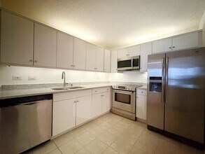 360 E Randolph St, Unit 2006 in Chicago, IL - Building Photo - Building Photo