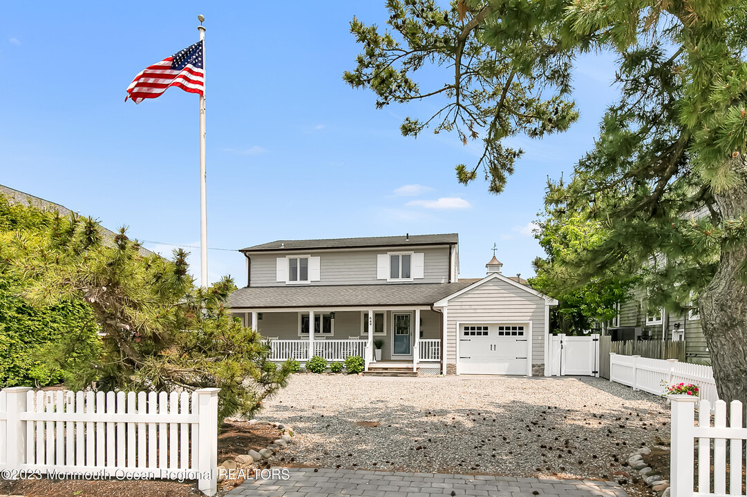 649 Main Ave in Bay Head, NJ - Foto de edificio