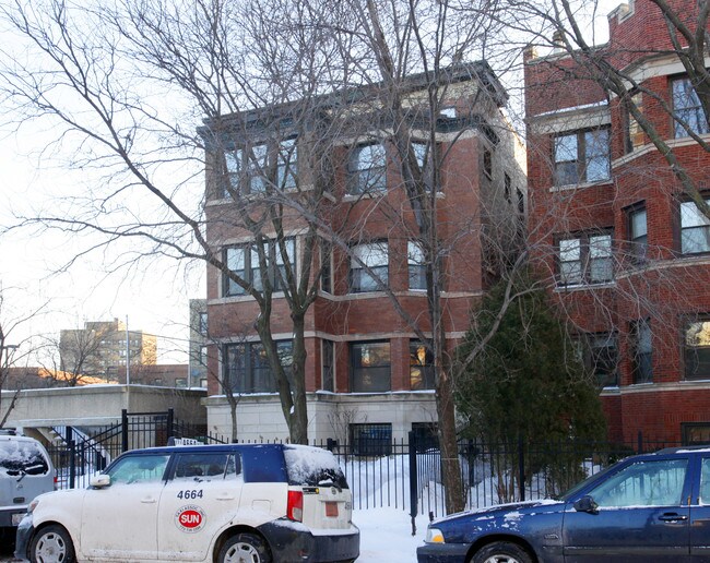4217 N Sheridan Rd in Chicago, IL - Foto de edificio - Building Photo