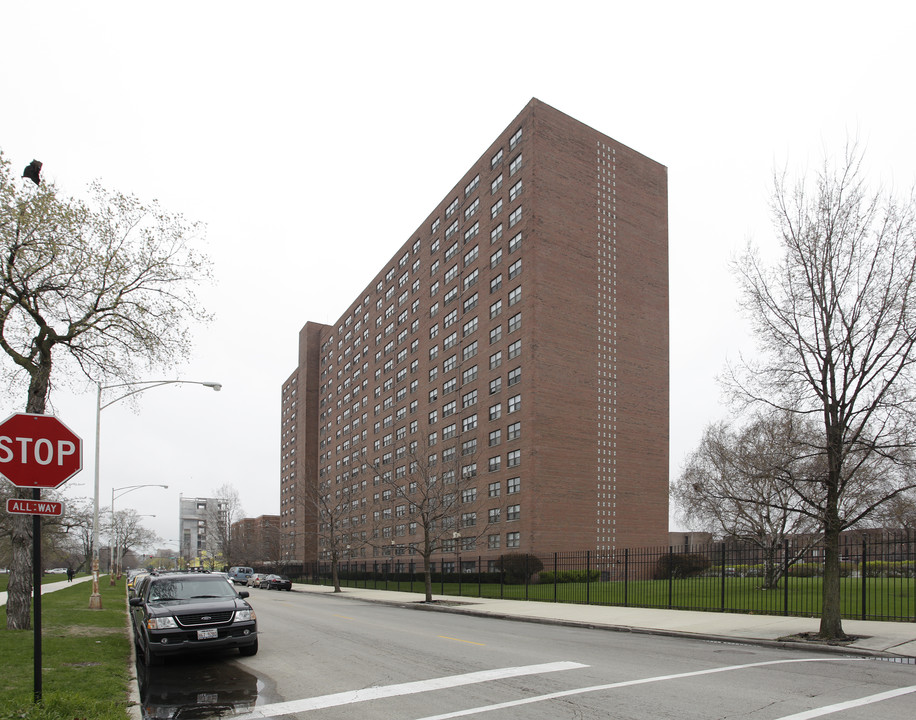 Midway Gardens Apartments in Chicago, IL - Building Photo