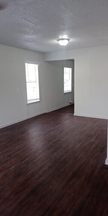 719 Larry St in San Antonio, TX - Building Photo