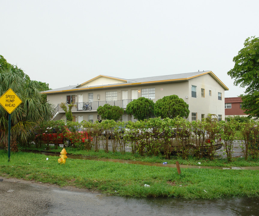 2253 NW 59th Ter in Fort Lauderdale, FL - Building Photo