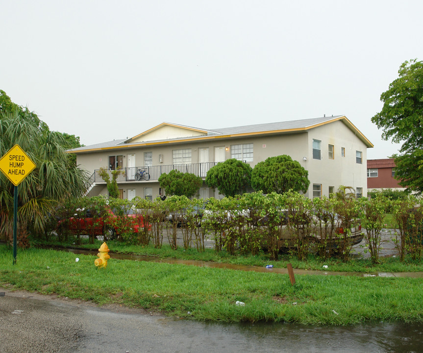 2253 NW 59th Ter in Fort Lauderdale, FL - Foto de edificio