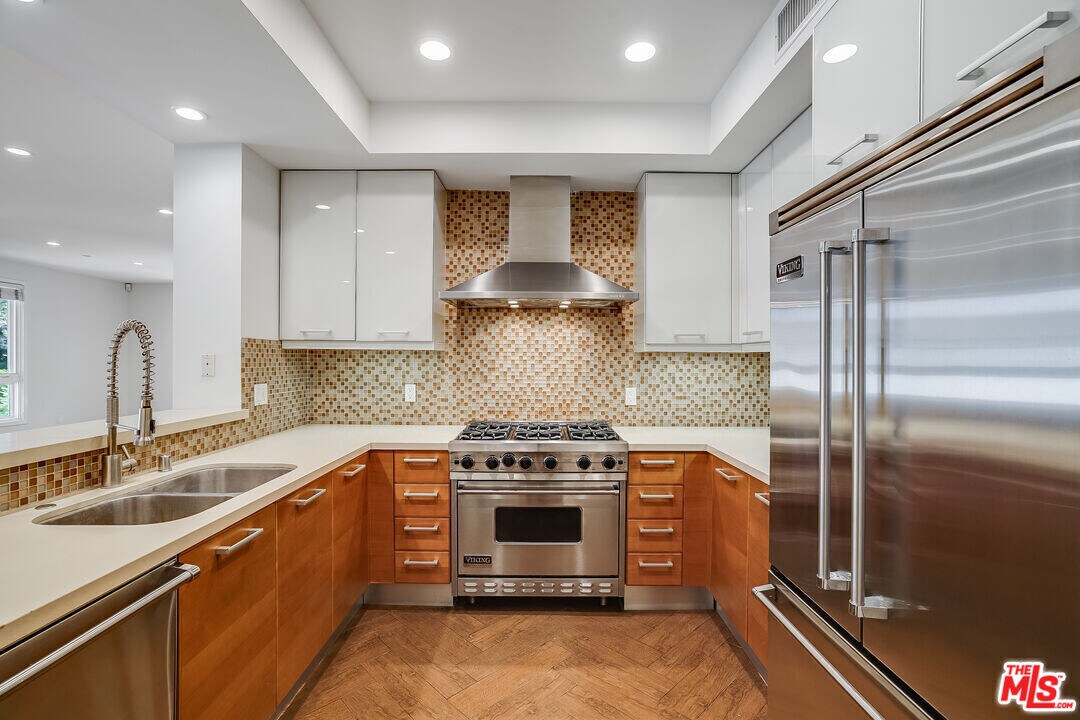 1517 S Bentley Ave in Los Angeles, CA - Building Photo