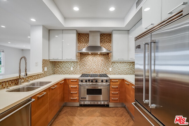 property at 1517 S Bentley Ave