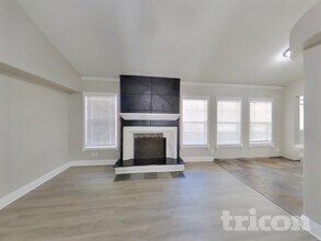 3907 Briarcrest St in San Antonio, TX - Building Photo - Building Photo