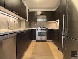 East 39th Street, Unit 24B in New York, NY - Building Photo