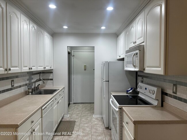 property at 5 Pine Cluster Cir