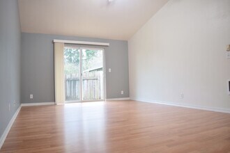 1210 Osage St in Sweet Home, OR - Building Photo - Building Photo