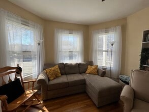 381 Highland Ave, Unit 11 in Somerville, MA - Foto de edificio - Building Photo
