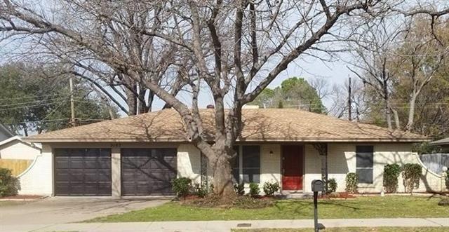 2107 Pin Oak Ln in Arlington, TX - Foto de edificio