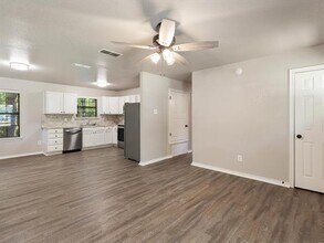 527 W Heard St in Cleburne, TX - Building Photo - Building Photo