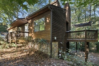 2459 Clairmont Rd NE in Atlanta, GA - Foto de edificio - Building Photo