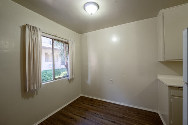 Villa Nido in Monrovia, CA - Foto de edificio - Building Photo