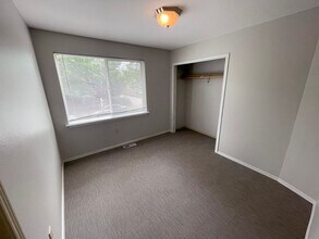 5011 N Syracuse St in Portland, OR - Building Photo - Building Photo