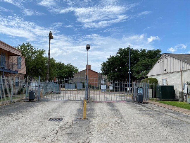 6201 Ranchester Dr photo'