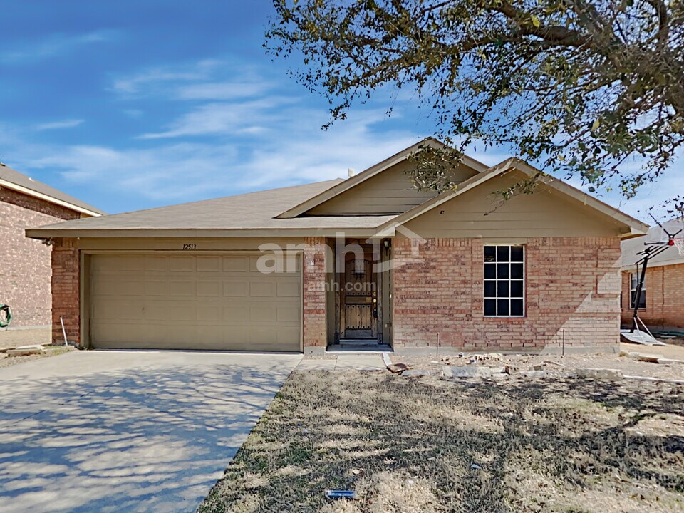 12513 Shine Ave in Rhome, TX - Building Photo