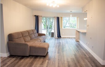 992 NW 93rd Ave in Plantation, FL - Foto de edificio - Building Photo