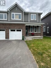 327 Canadensis Ln in Ottawa, ON - Building Photo - Building Photo