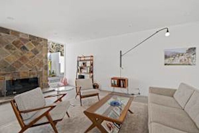 400 E Valmonte Norte in Palm Springs, CA - Building Photo - Building Photo